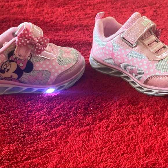 Minnie Mouse Light up sneaker - Picture 2 of 4